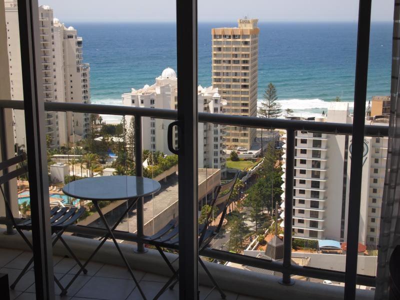 Deluxe Chevron Renaissance Apartamento Gold Coast Exterior foto